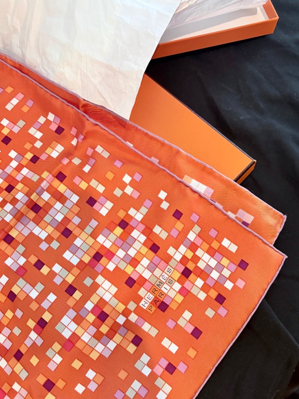 Hermes. Authentic and Rare Carre 90cm Silk Scarf "Mosaique Au 24" with Box - Picture 3 of 6